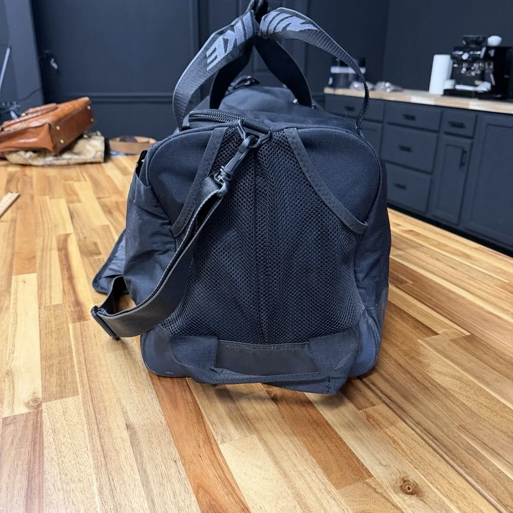 Vintage Y2k Nike Athletic Gym Black Duffle Bag